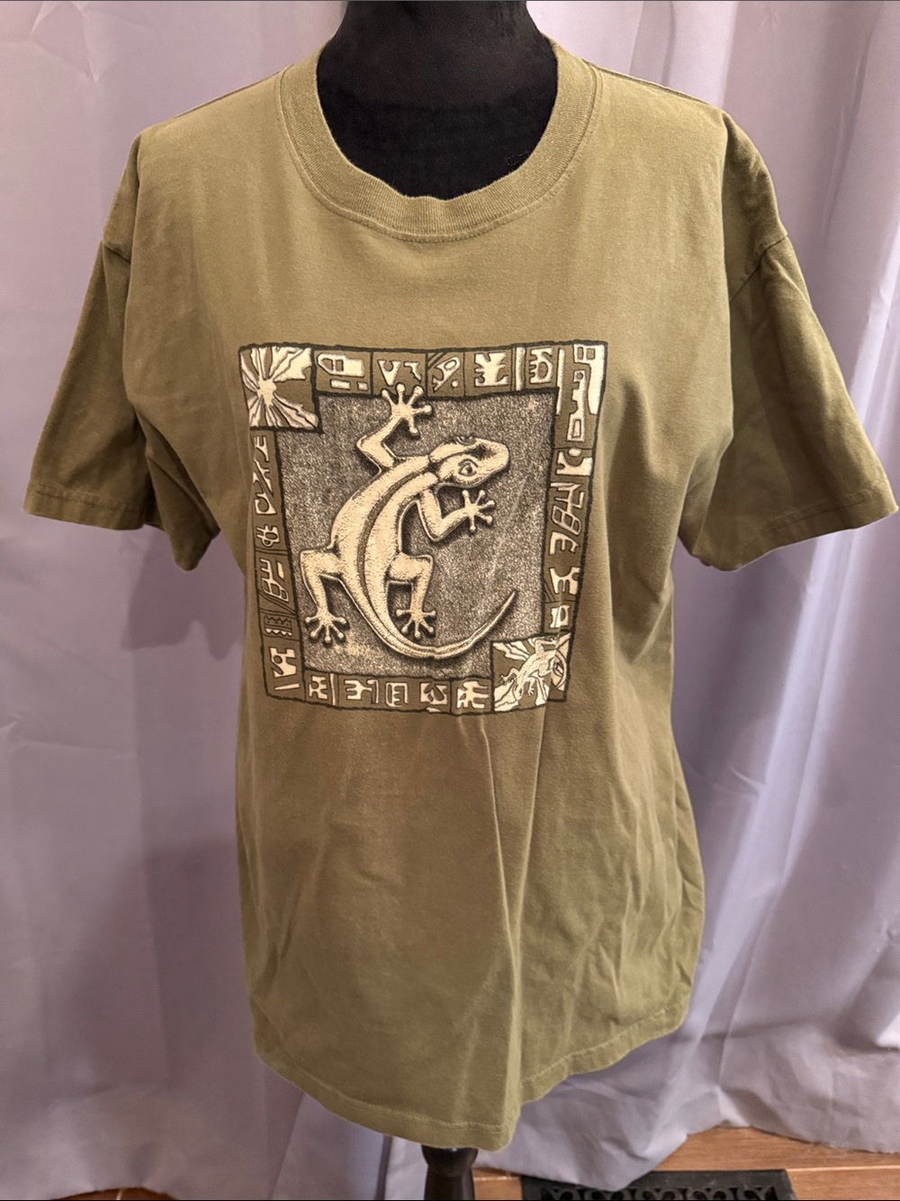 WORN ONCE! Olive Green Lizard Graphic Heavy Fabric T-Shirt from AZUL, Mexico.